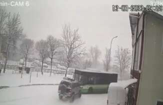 Bursa’da kayan arazi aracı halk otobüsüne çarptı..Yolcular ölümden döndü