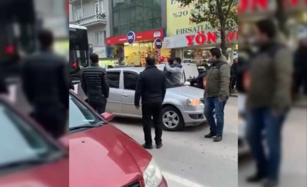 Bursa’da yol verme kavgası kamerada