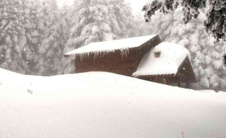 Kar kalınlığı 2 metreyi bulunca köşkler kar altında kaldı
