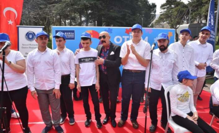 Otizmle mücadelede yüzler gülüyor