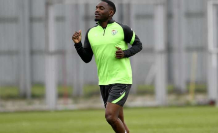 Bursaspor’da kadro dışı kalan Bifouma’dan açıklama geldi