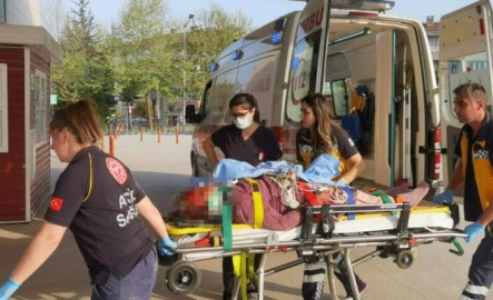 Çamaşır asarken asansör boşluğuna düşen kadın ölümden döndü