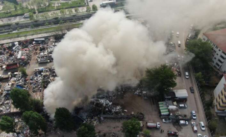 Bursa’da geri dönüşüm tesisindeki yangın havadan görüntülendi