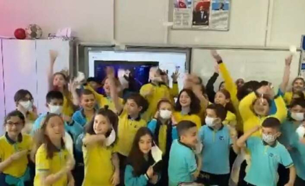 Maskeleri topluca böyle attılar