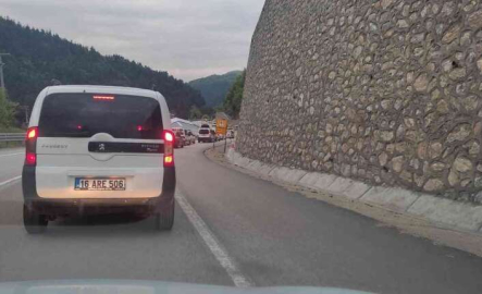 Dağ ilçelerinden dönenler uzun kuyruk oluşturdu