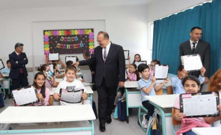 Bursa’da öğrencilerin karne coşkusu