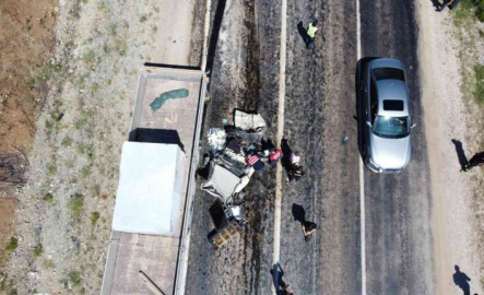 Anne ve oğlu aynı otomobilde can verdi