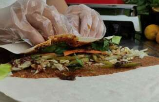 Pataloji okudu ama çiğ köfteci oldu