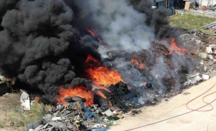 Geri dönüşüm tesisinde korkutan yangın