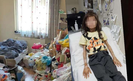 Vicdansız teyze, yeğenini 1 yıl boyunca aç-susuz çöp eve kilitledi! Çöp evden dehşet çıktı!