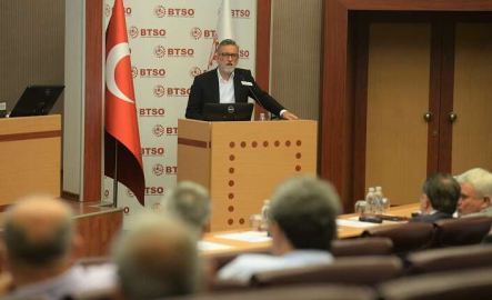  Burkay: “Dış ticarette yeni fırsatlara odaklanmalıyız”