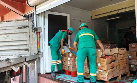 Tarihi geçmiş tavukları zabıta yakaladı