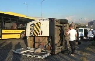 Bursa’da işçileri taşıyan 2 servis minibüsü çarpıştı: 8 kişi yaralandı