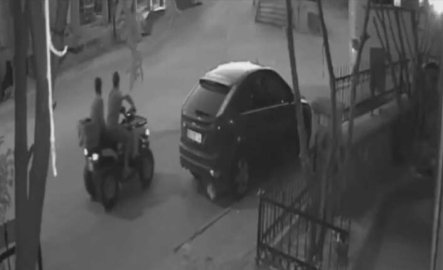 Bursa'da akü hırsızlığı kamerada