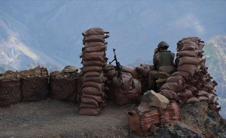 Hudut karakoluna hain saldırı: 1 asker şehit , 4 asker yaralı