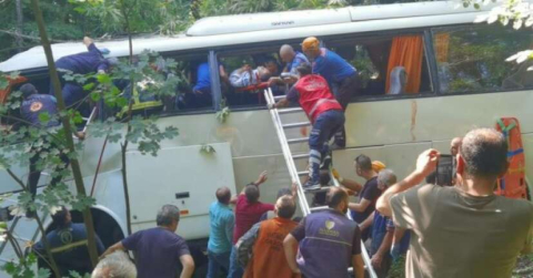 Tur otobüsü kazasında ölenlerin kimlikleri belli oldu