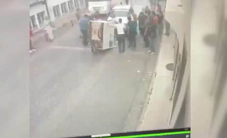 Ekmek teknesinin altında kaldı