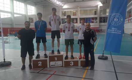 Büyükşehir Belediyesporlu badmintoncular yüzleri güldürdü