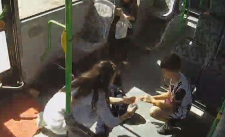 Bursa'da otobüs şoförü saniyelerle yarıştı; o anlar kameraya yansıdı