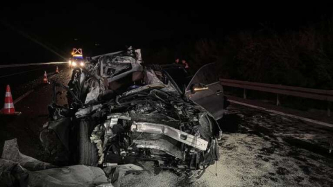 Kamyona arkadan çarpan otomobil hurdaya döndü: 1 ölü