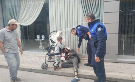 Bursa'da dilencinin zabıtaya direnme anları kamerada