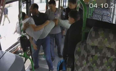 Otobüs şoföründen hayat kurtaran hareket...Otobüsü acile çekti