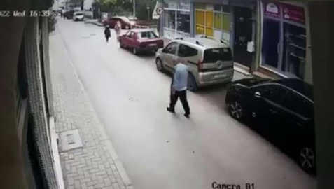 Anne kızın ölümle burun buruna geldiği anlar kamerada