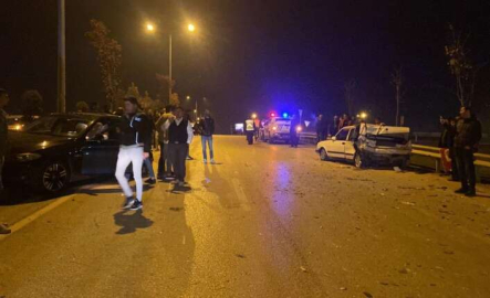 Tır, asker uğurlama konvoyundaki araçlara çarptı: 4 yaralı