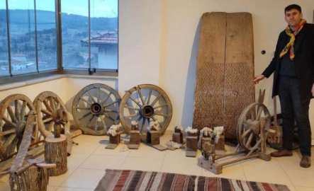 Eski eşyaları çöpe gitmekten kurtarıp müze kurdu