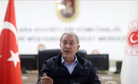 Bakan Akar: Hudutlardan herhangi bir kaçak geçişe asla müsaade etmeyiz