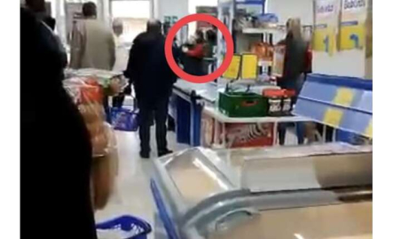 Bursa’da zincir markette müşteri ile kasiyer kavga etti