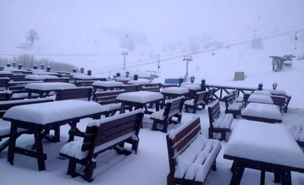 Nisan'da Uludağ'a kar yağışı...