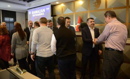 Oktay Yılmaz, belediye personeli ile bayramlaştı