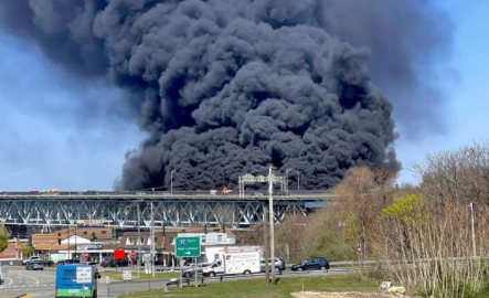 ABD’de otomobille çarpışan yakıt tankeri alev alev yandı: 1 ölü