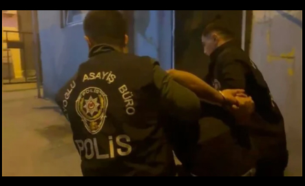 Banka oturmak isteyen genci kalbinden bıçakladı...