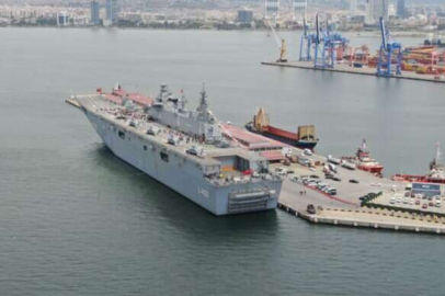 İzmir'de TCG Anadolu'ya ziyaretçi akını