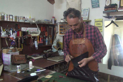 Deri ustası mesleğini devredecek çırak bulamıyor