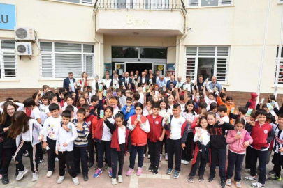 Okullarda öğrencilere süt ikramı