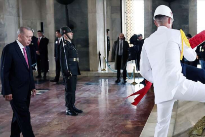 Cumhurbaşkanı Erdoğan'dan Anıtkabir'de "Türkiye Yüzyılı" notu