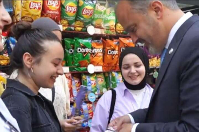 Alinur Aktaş'tan gençlere önce internet sonra Togg jesti