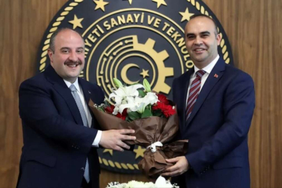 Mustafa Varank, Bakanlık görevini devrederken bile güldürdü