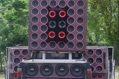 250 bin liralık araca 1,5 milyonluk ses sistemi döşetti