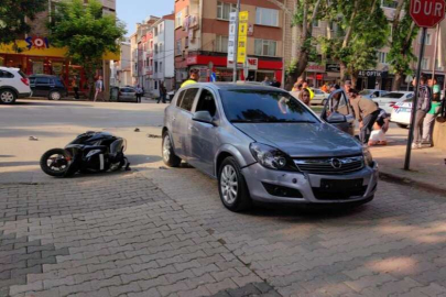 Kazaya karışan kadın sürücü gözyaşlarına boğuldu: 2 yaralı