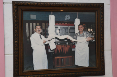 Bursalı dondurmacı aile yaz sıcağında bunalanları serinletiyor