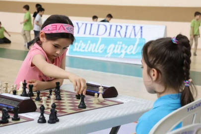 Çocuklar satrançta kıran kırana yarıştı