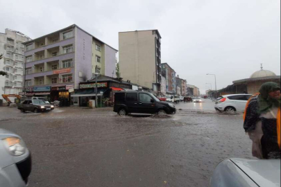 Kars’ta caddeler göle döndü