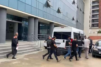 Sahte kimlikle aldıkları araçları parçalayıp sattılar