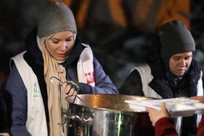 Umuda Koşanlar Derneği Başkanı Gamze Özçelik! Kimi oy için hakaret eder kimi insanlık için yardım!