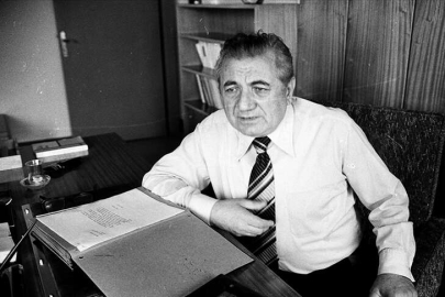 Halk şiirinin usta kalemi Cahit Külebi