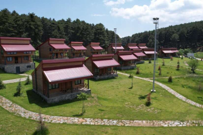 Uludağ'ın eteklerindeki Kocayayla'da bayram yoğunluğu...